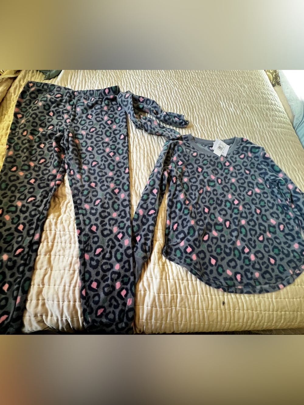 ROUDELAIN COZY GRAY LEOPARD PRINT PJ SET W/PINK & TEAL ACCENTS. LONG SLEEVE
